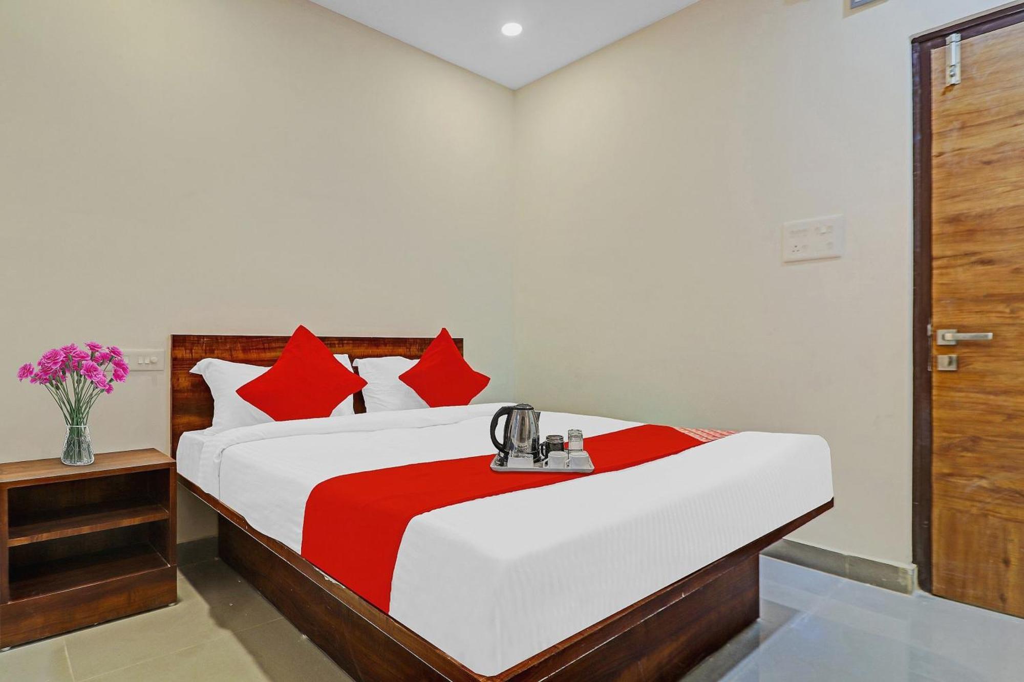 Hotel O Night Eye Hyderabad Eksteriør billede