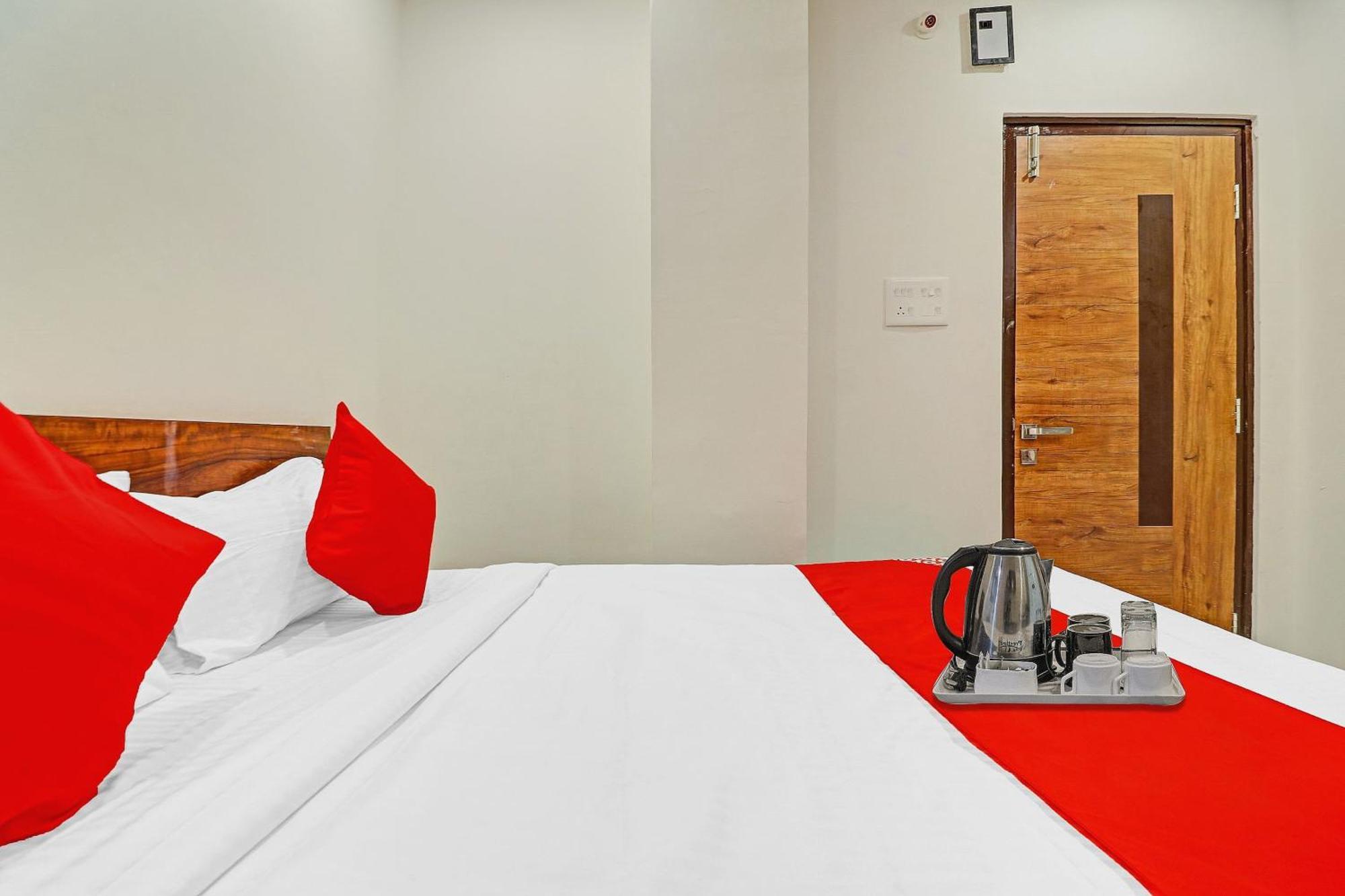 Hotel O Night Eye Hyderabad Eksteriør billede