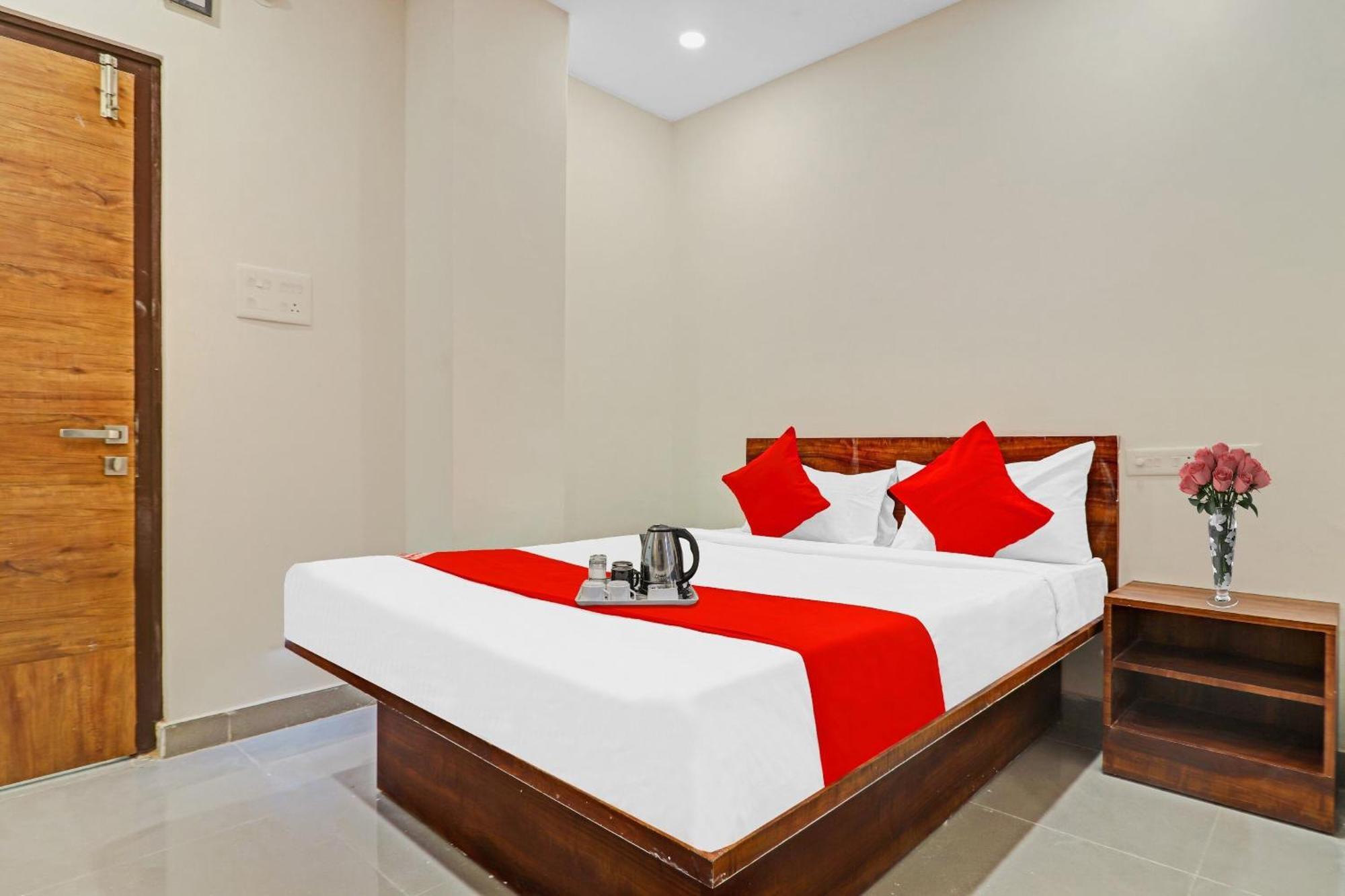 Hotel O Night Eye Hyderabad Eksteriør billede