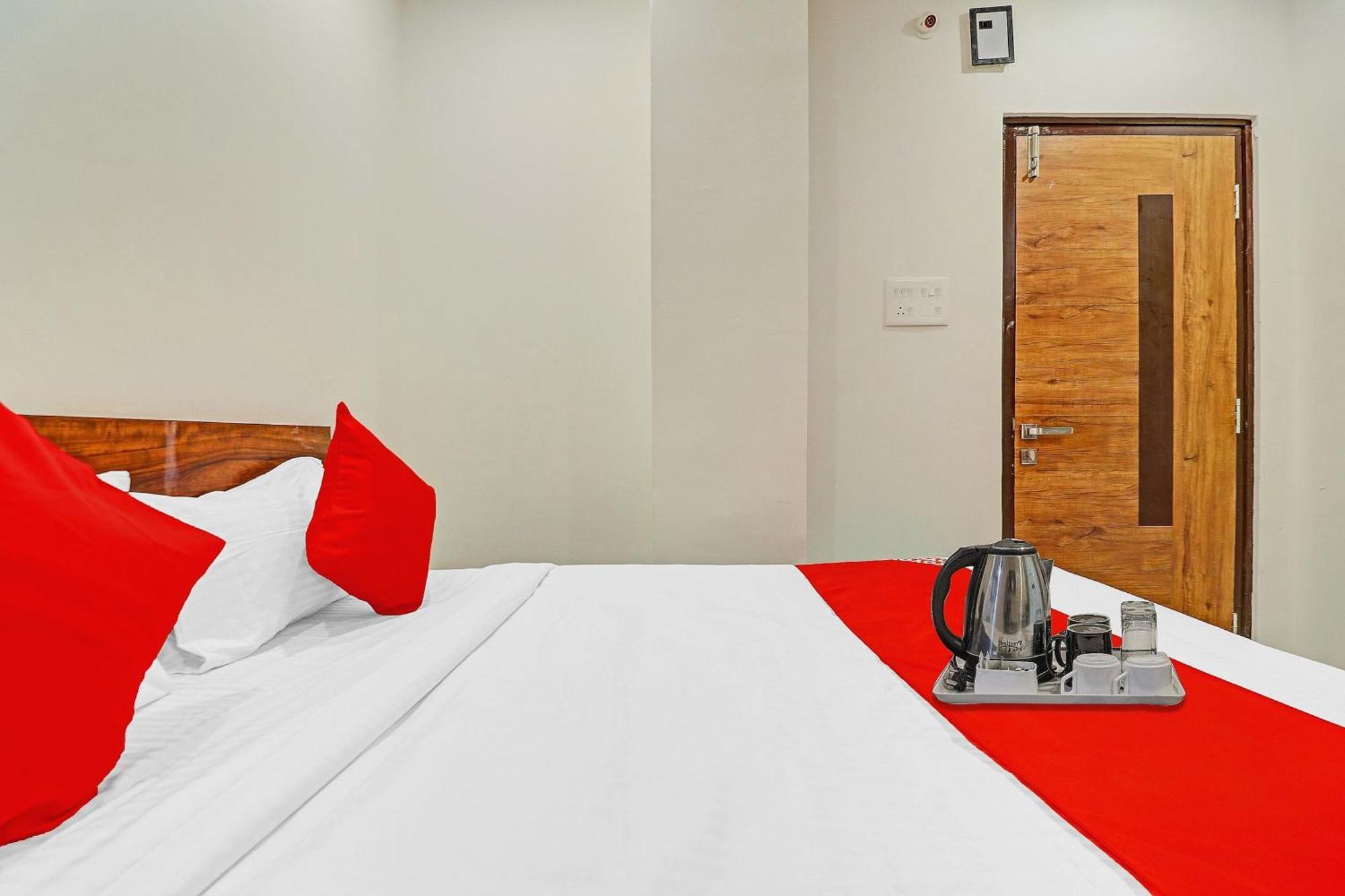 Hotel O Night Eye Hyderabad Eksteriør billede